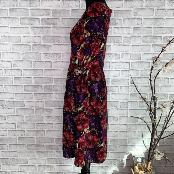 LuLaroe | Amelia Floral Red 3/4 Sleeve Scoop Neck Hidden Pockets Dress Small - Picture 4 of 5